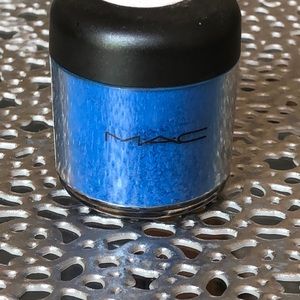 Mac light blue pigment